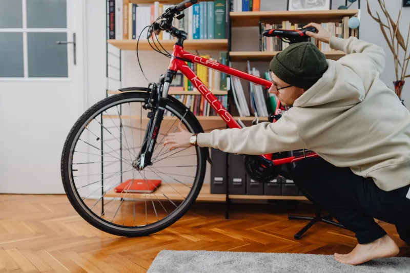 Richtig sitzen, besser trainieren: Dein Heimtrainer-Setup für mehr Leistung und null Rückenschmerzen