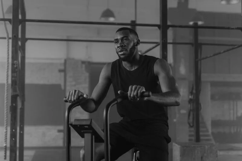 30 Minuten, maximale Wirkung: Intervalltraining auf dem Hometrainer für alle Fitnesslevel